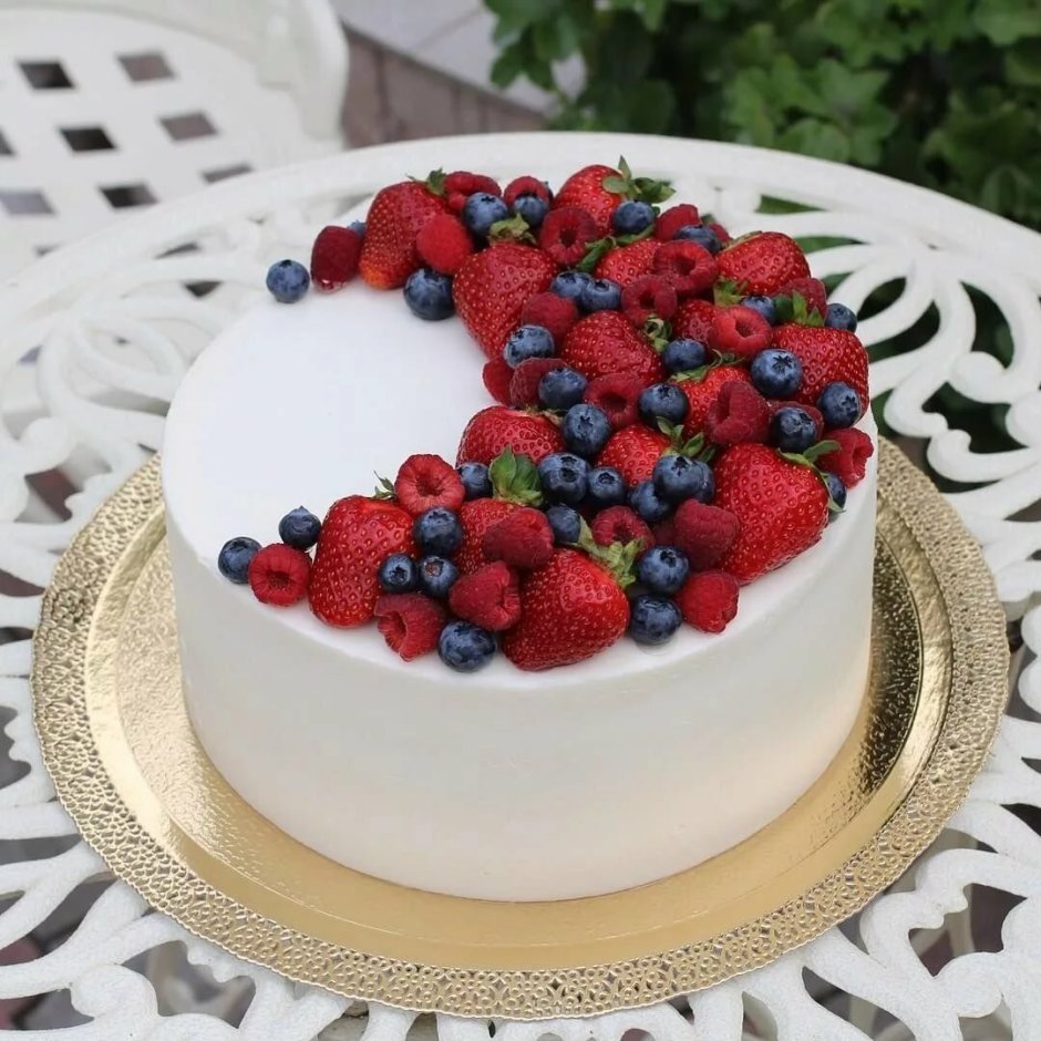 Торт сердечко с клубникой