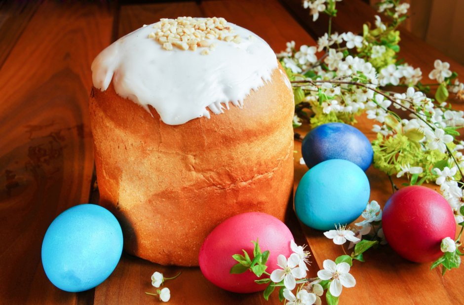 Пасхальные яйца и куличи