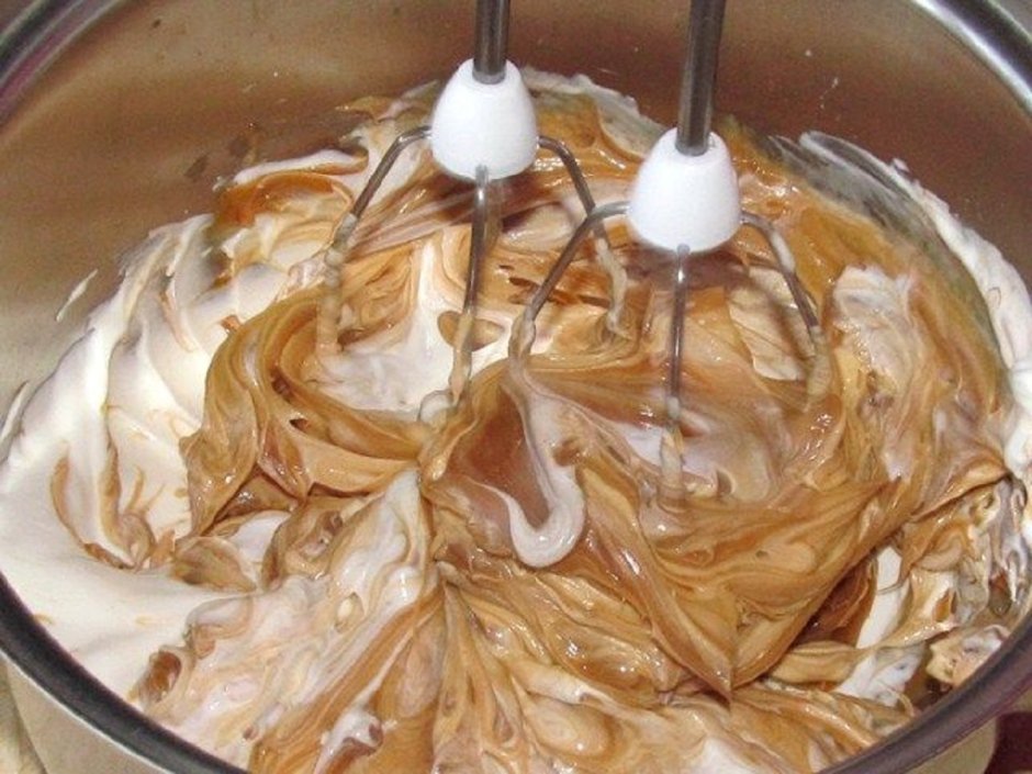 Крем со сливками и сгущенкой для торта