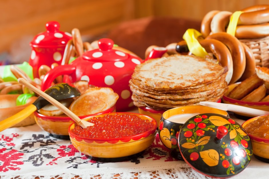 Кулич Пасхальный на белом фоне
