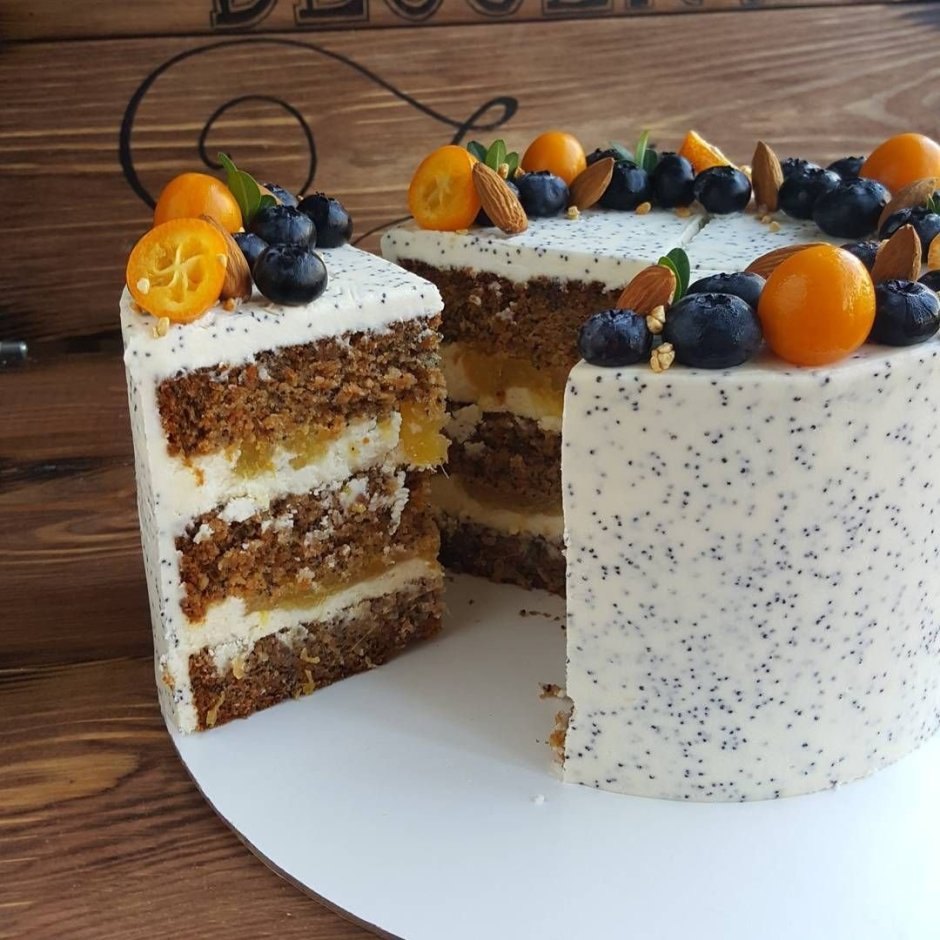 Морковный торт с мастикой