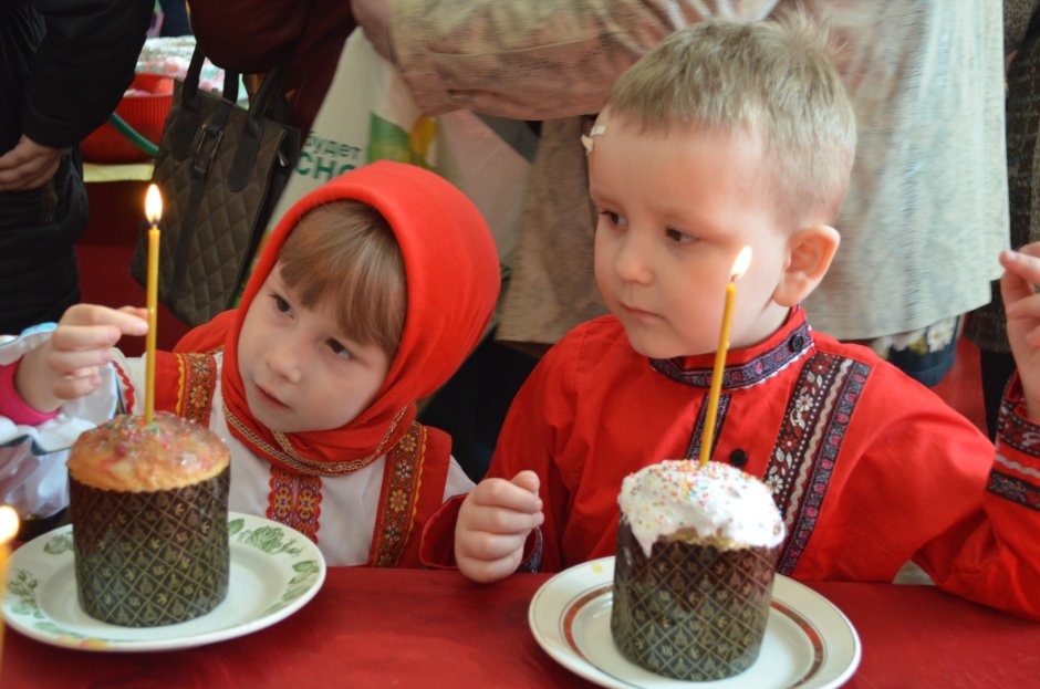 Дети в храме на Пасху