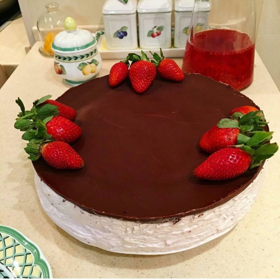 Торт Птичье молоко с клубникой