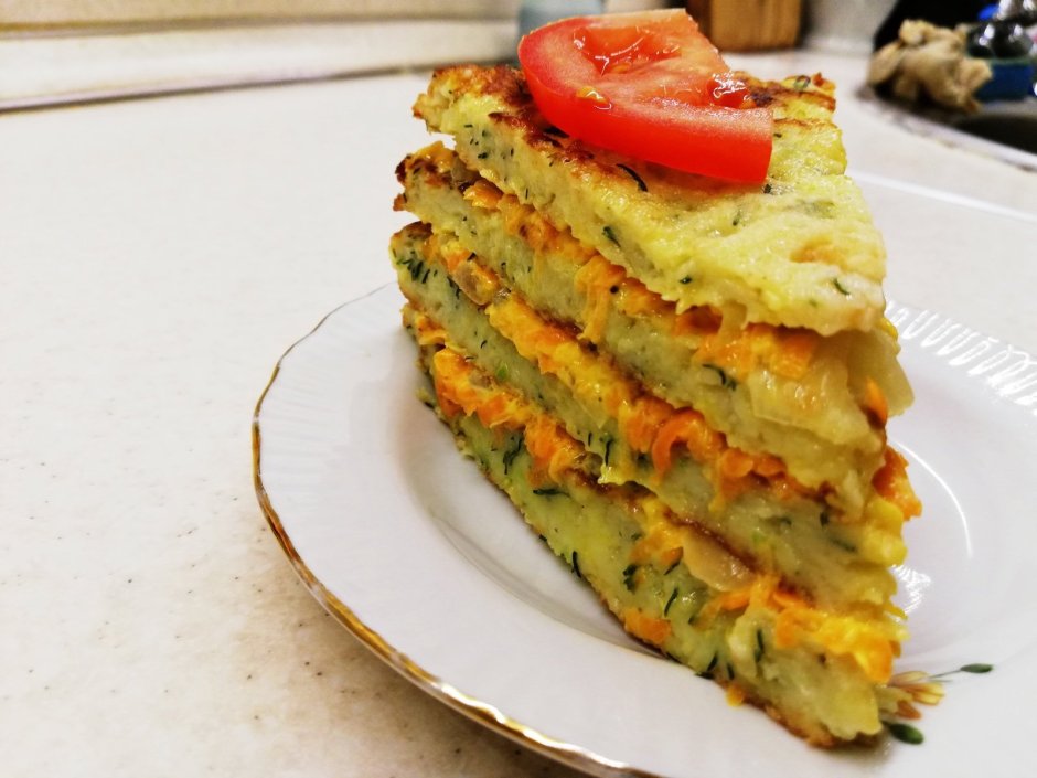 Торт из кабачков с фаршем и помидорами