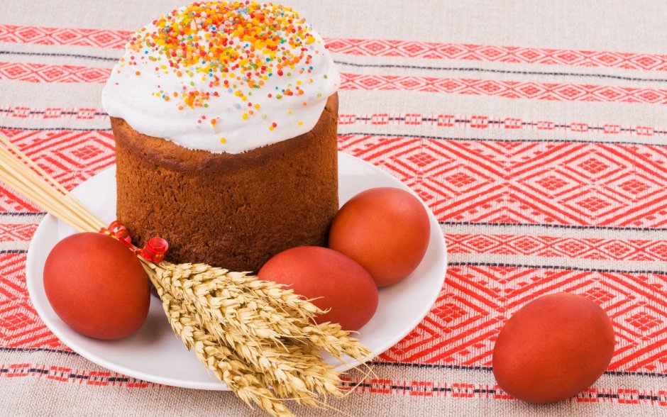 Пасхальные яйца и куличи