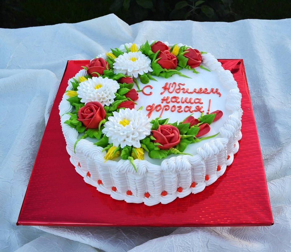 Розовый торт для мамы