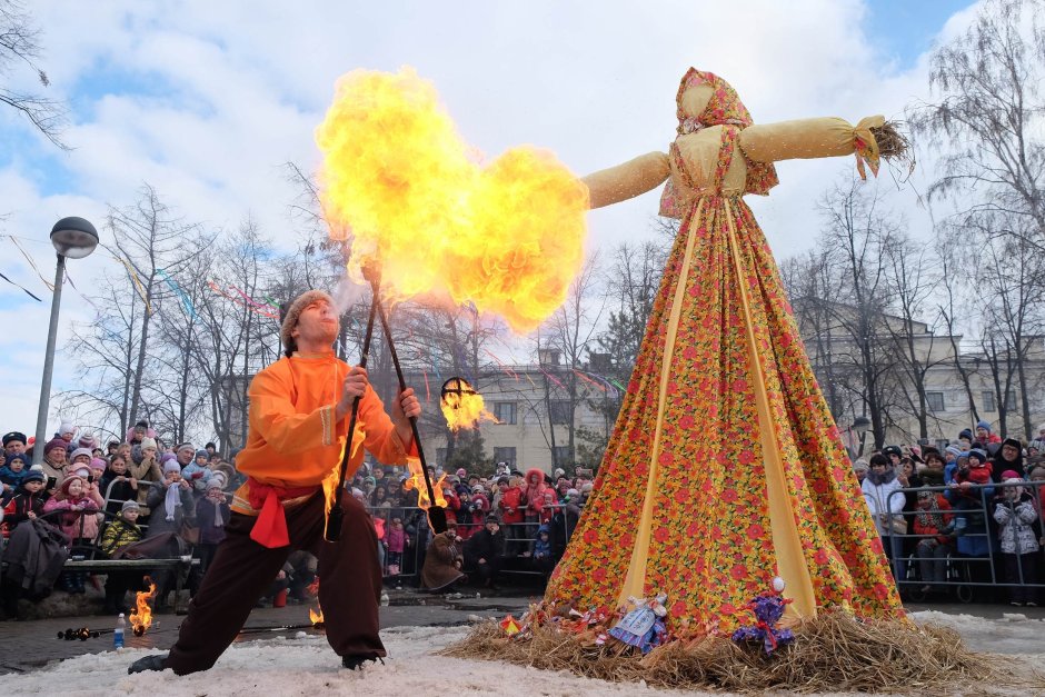 Сжигание чучела Масленицы