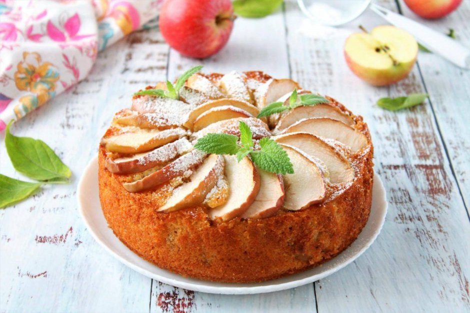 Красивый пирог с яблоками
