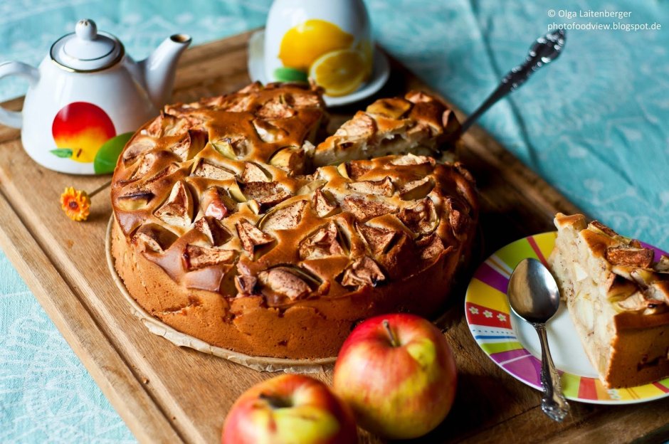 Шарлотка с яблоками классический