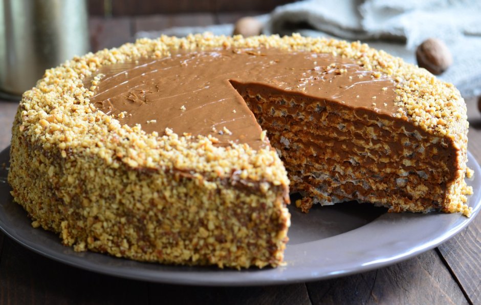 Пирожное Моцарт с карамелью и грецким орехом