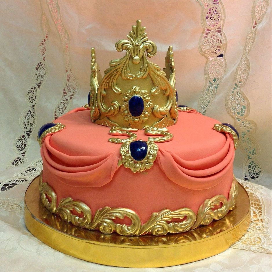Торт с короной