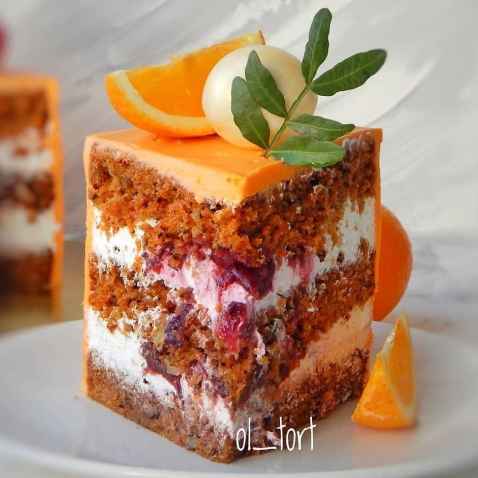 Морковный торт с карамелью и орехами