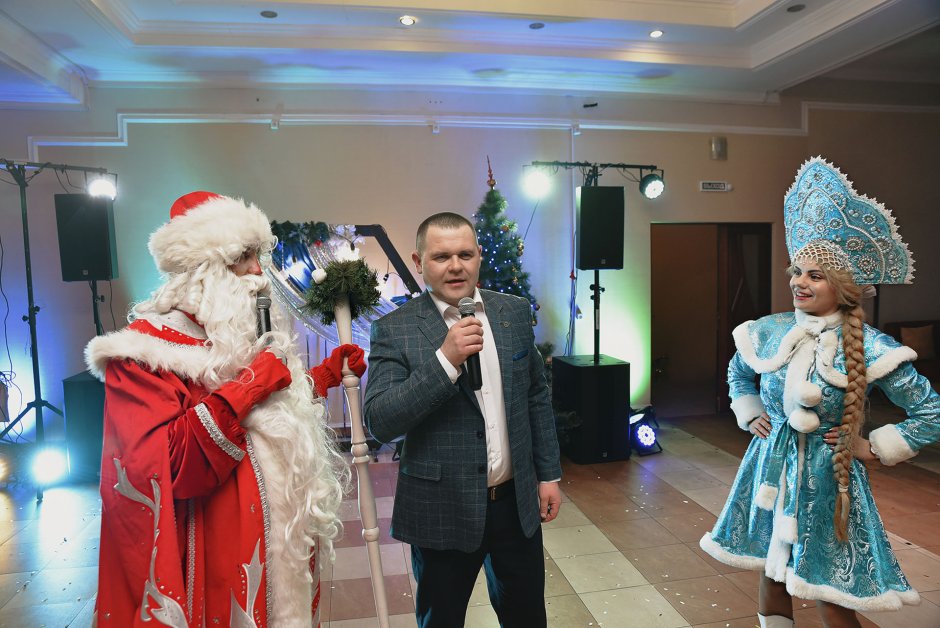 Девушка на новогодней вечеринке