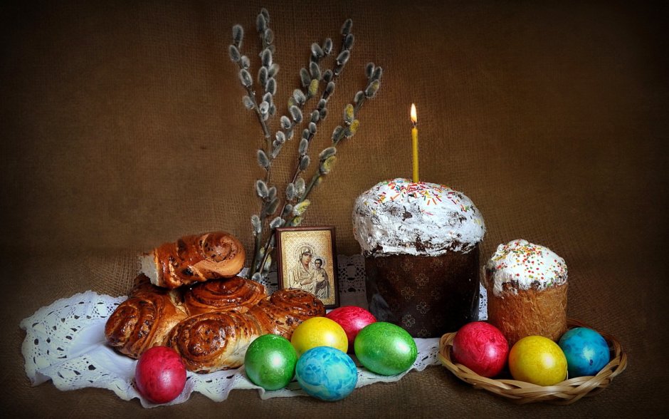 Куличи и яйца на Пасху