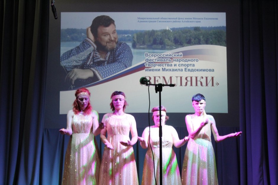Яркие красочные фестивали