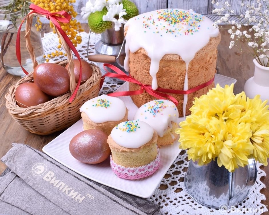 Пасхальный кулич с изюмом