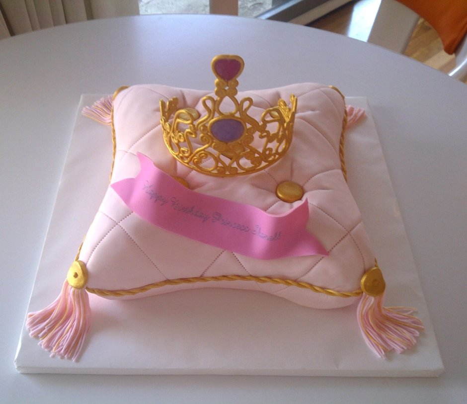 Корона из мастики