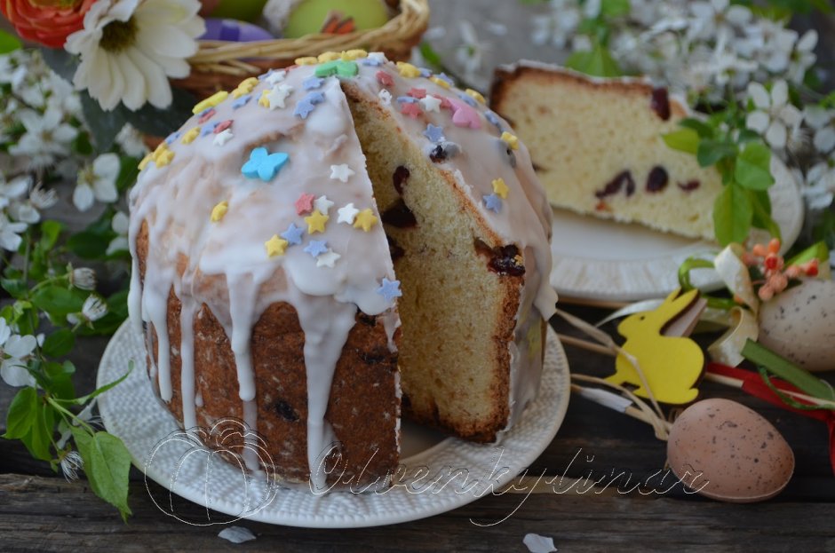 Пасхальные яйца и куличи