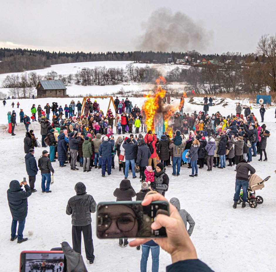 Посиделки в клубе на Масленицу