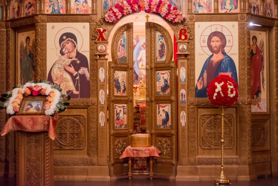 Пасхальное убранство храма служба