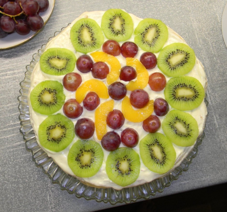 Торт из коржей с бананом и киви