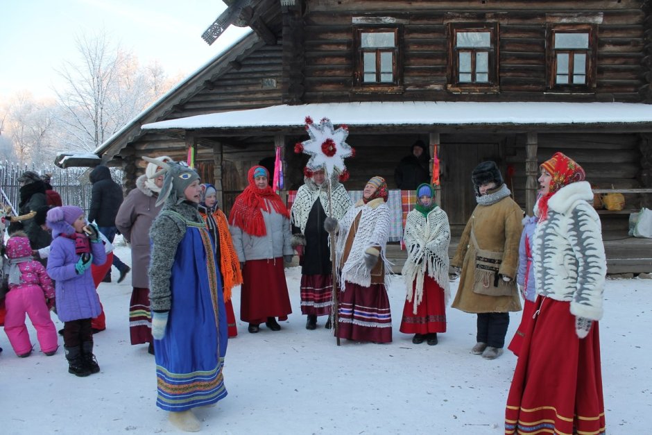 Люди готовятся к новому году