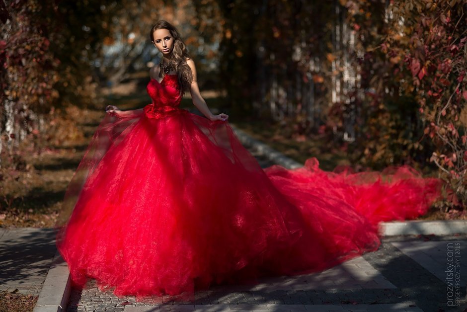 Свадебные платья в стиле фэнтези красные