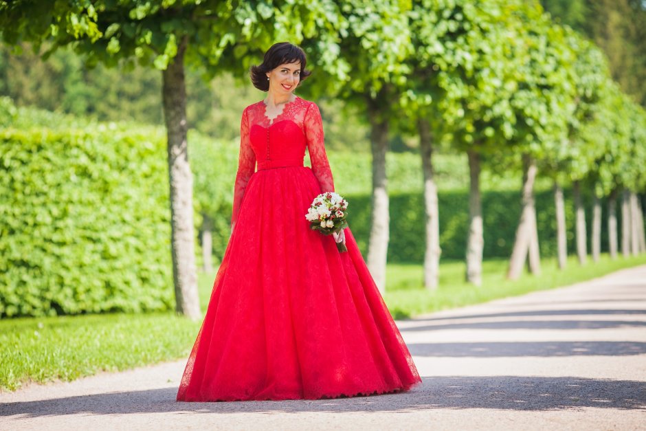 Красное платье Вера Вонг