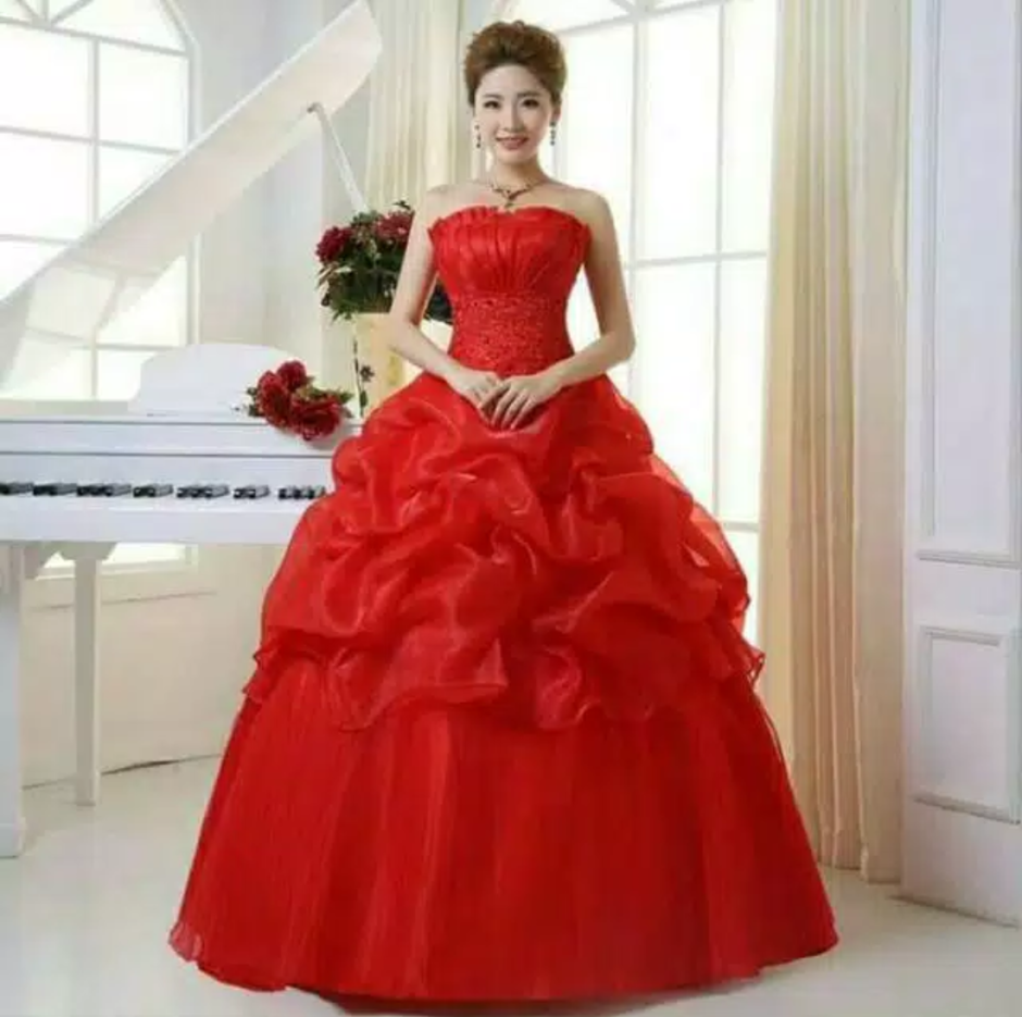 Красное пышное платье в пол