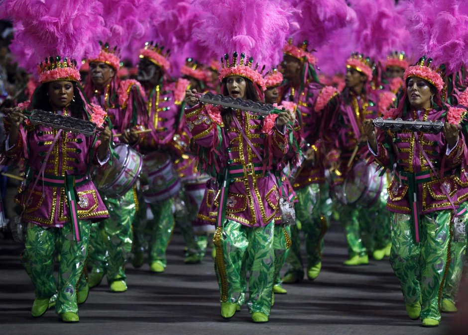 Бразильский карнавал в Рио-де-Жанейро костюмы