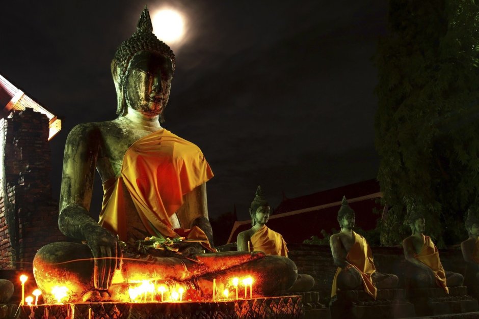 Статуя Будды свечи храм