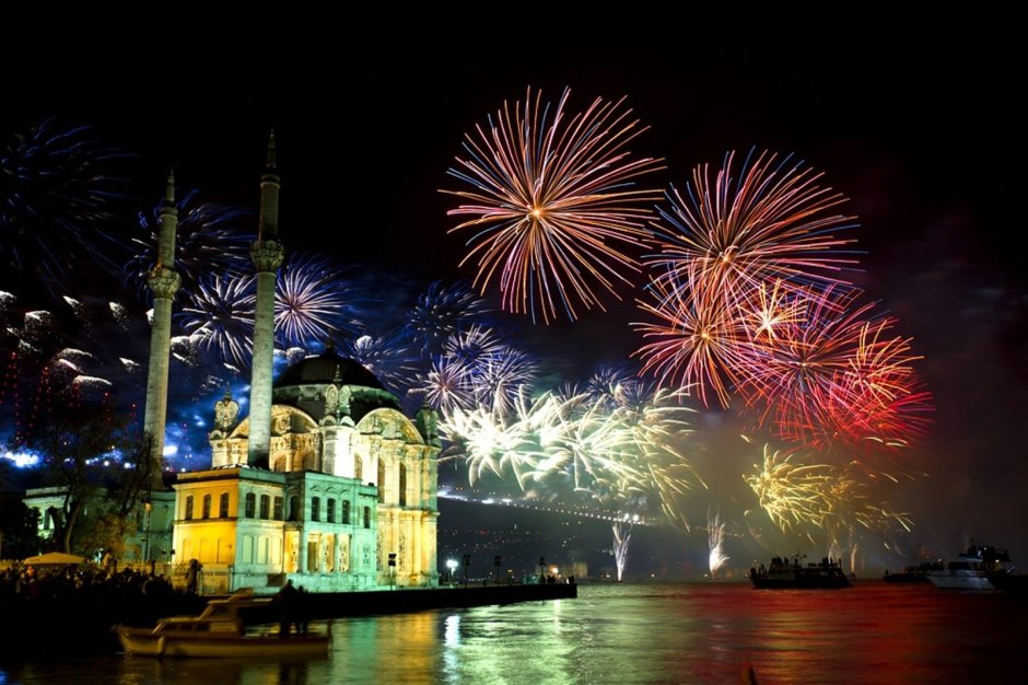 Новогодний салют в Стамбуле