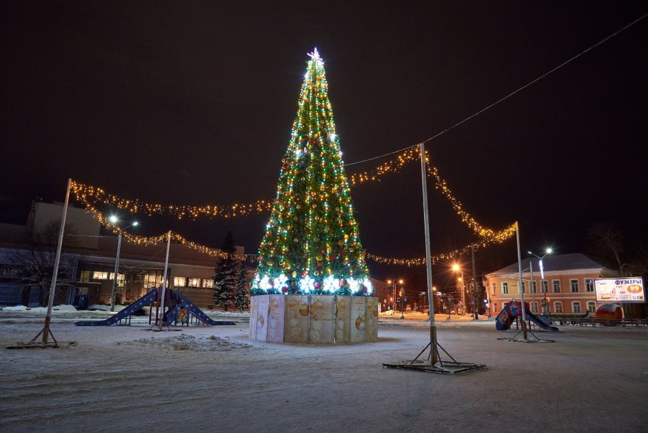 Петрозаводск елка на площади Кирова
