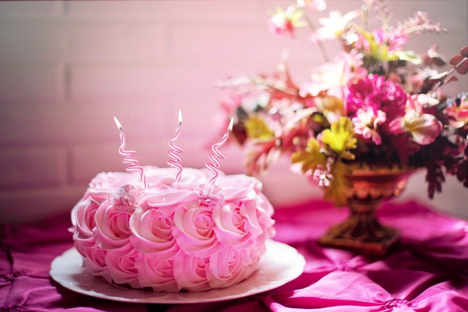 Красивый торт и цветы