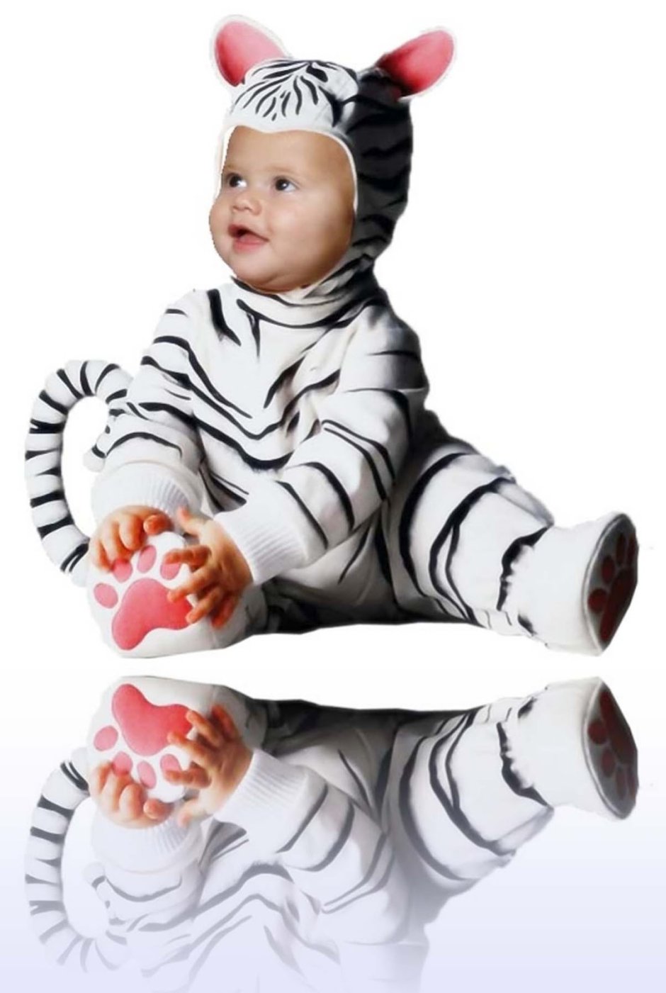 Малыш в костюме тигра