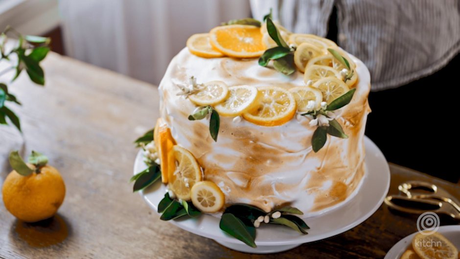 Украсить лимонный торт меренгой