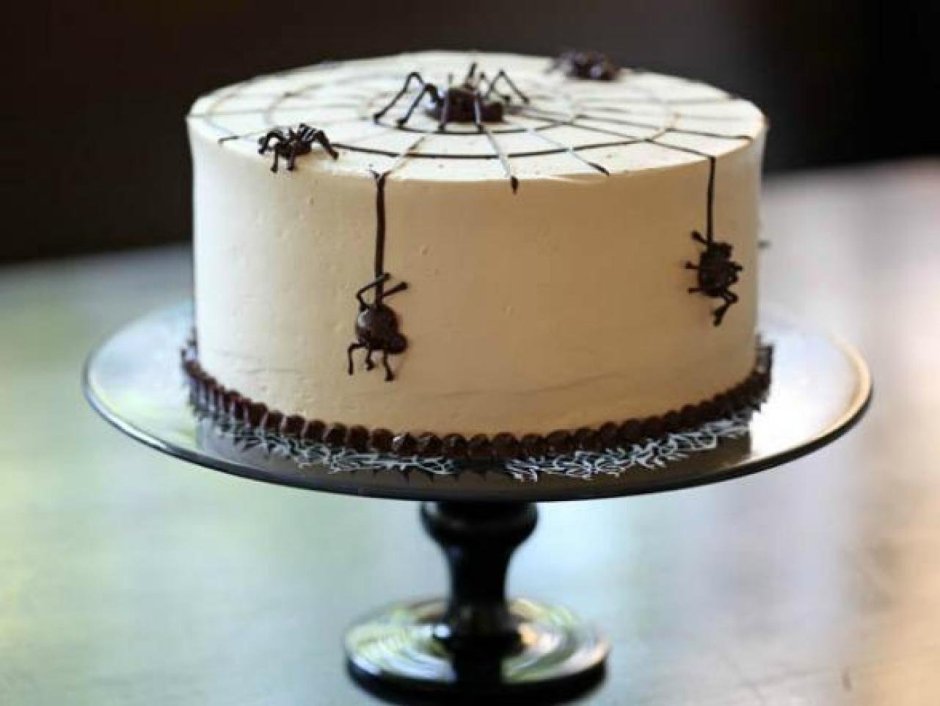 Украшение торта паутинкой