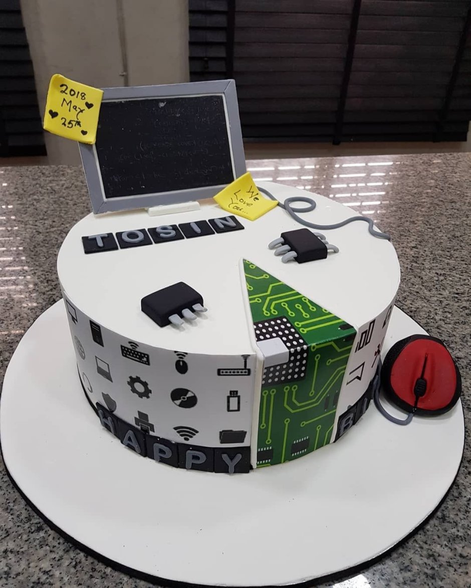 Торт в форме ноутбука