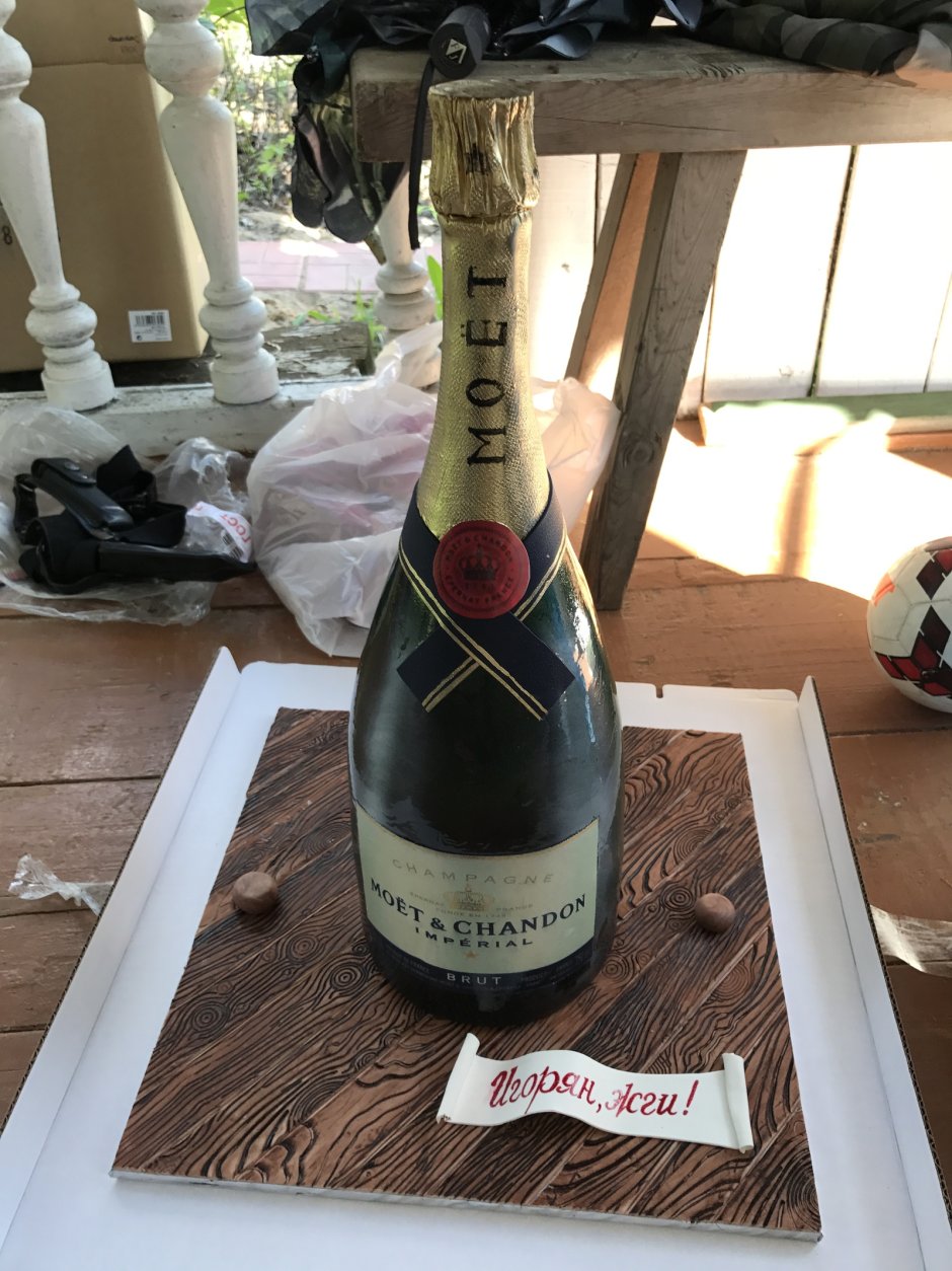 Торт с бутылкой шампанского