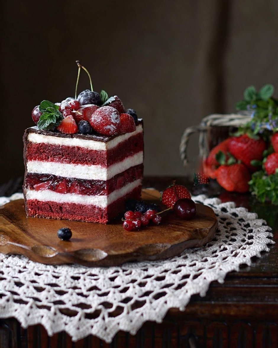 Торт красный бархат с меренгами