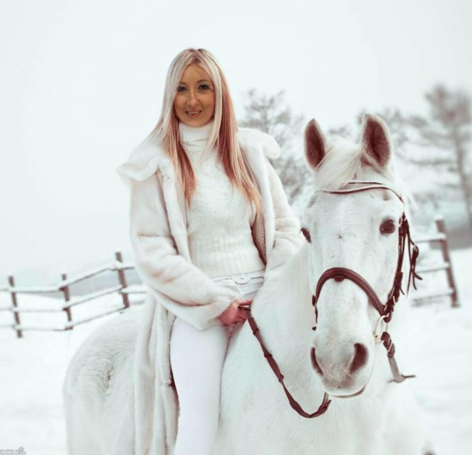 Зимняя Свадебная фотосессия с лошадьми