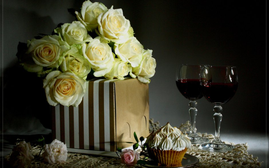 Доброго красивого вечера с белыми розами