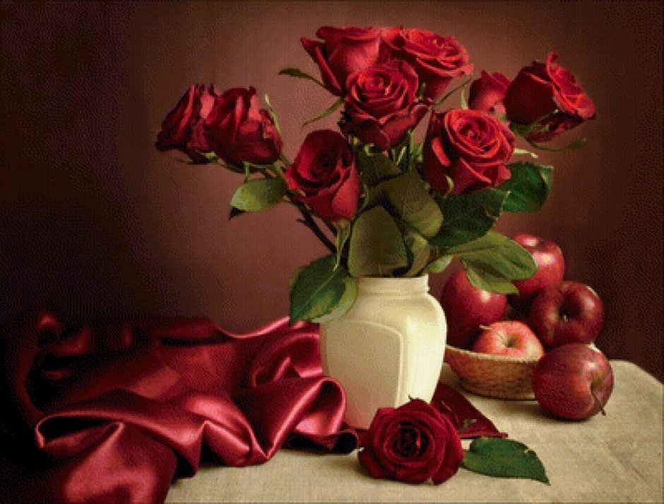 Бордовые розы в вазе