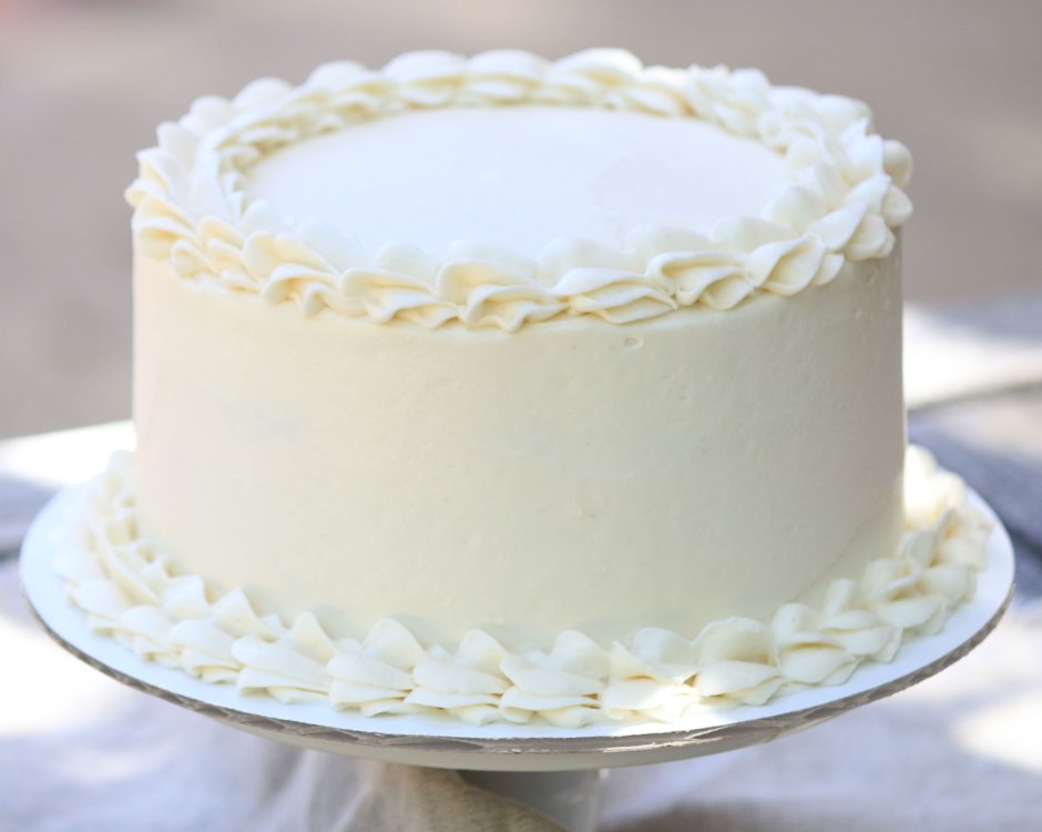 Белый круглый торт