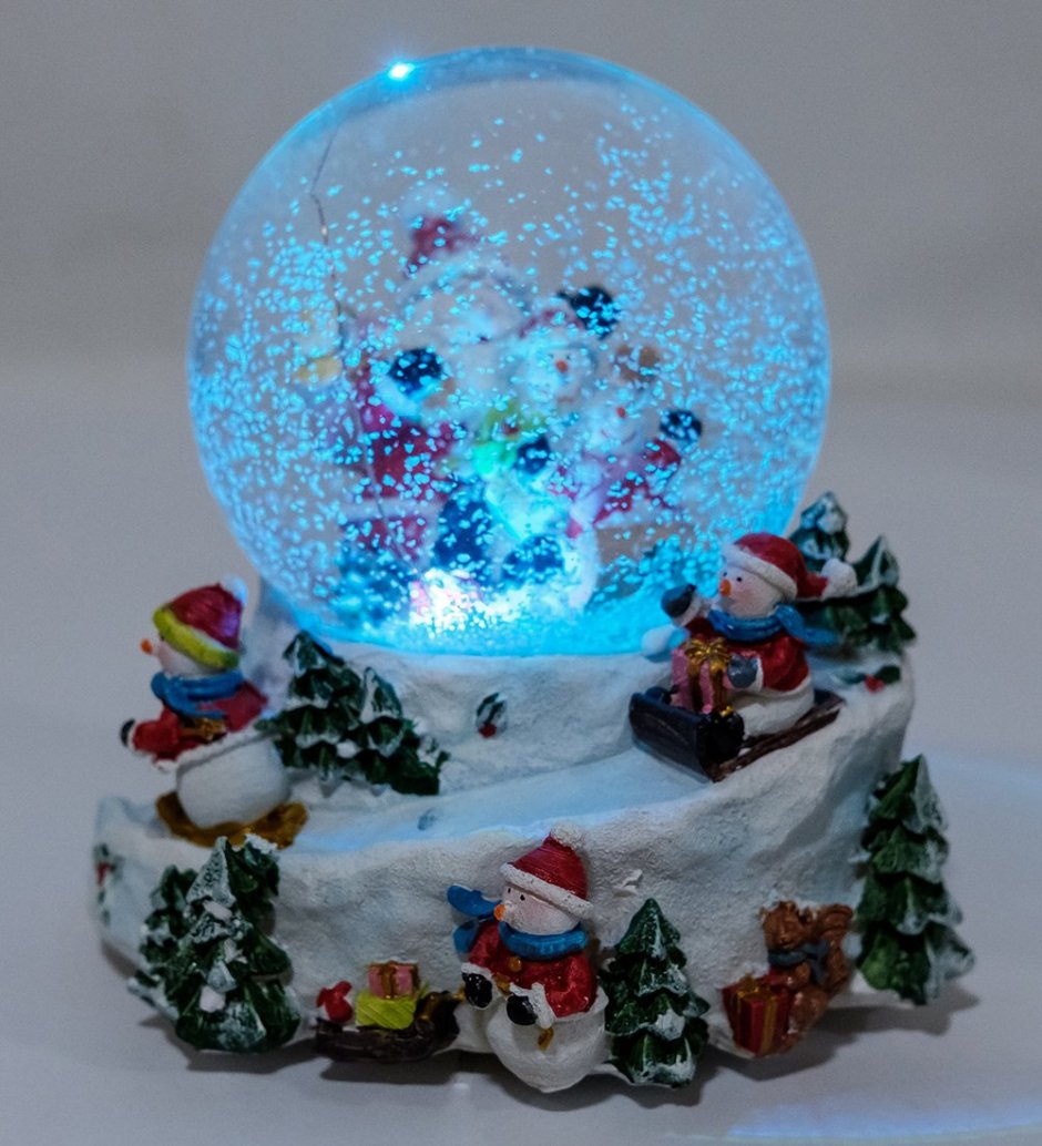 Шар новогодний со снегом и подсветкой