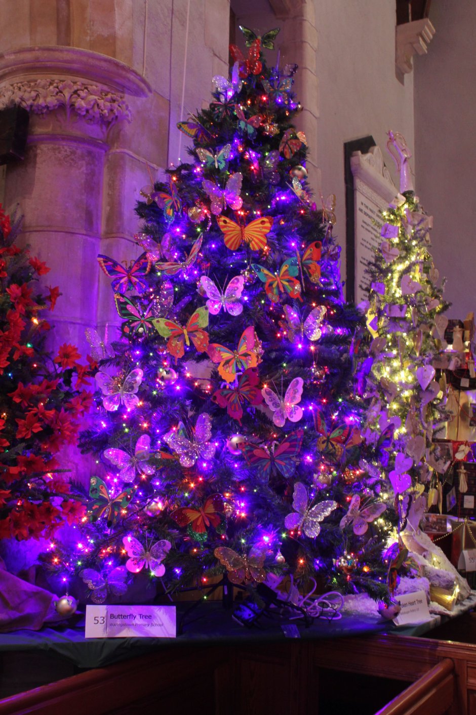 Новогодняя елка в фиолетовых тонах