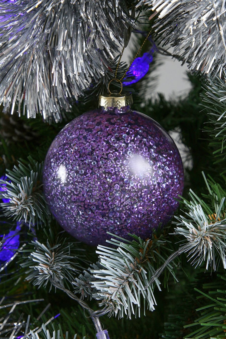 Украшение елки в фиолетовых тонах