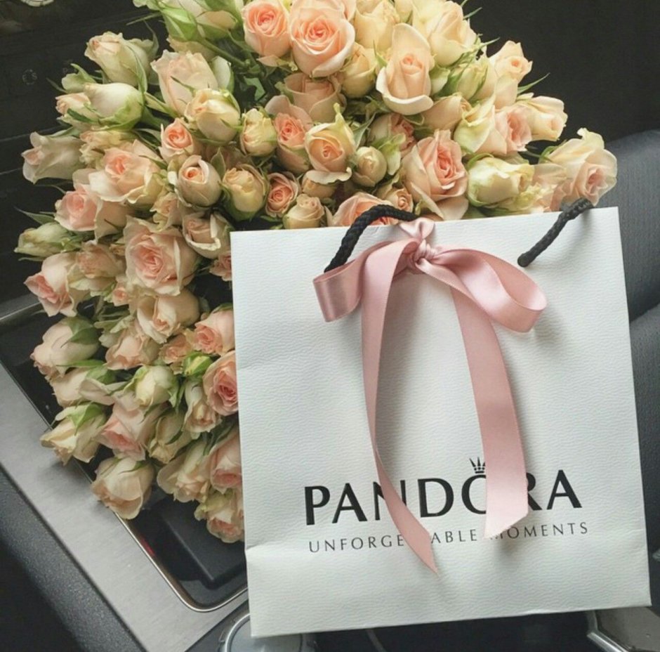 Пакет Пандора и цветы