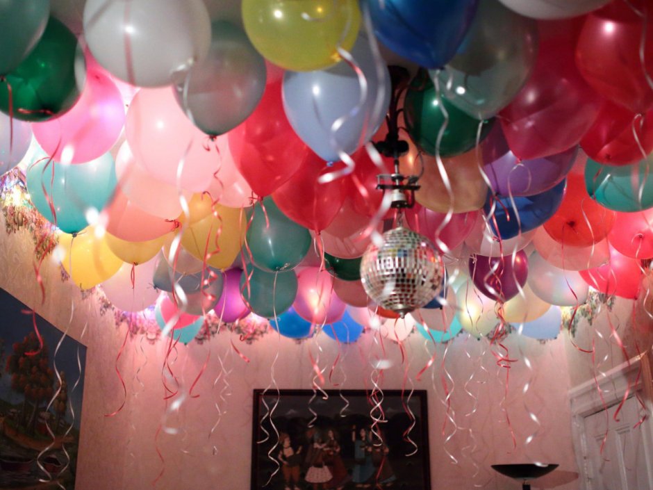 Комната с шариками на день рождения
