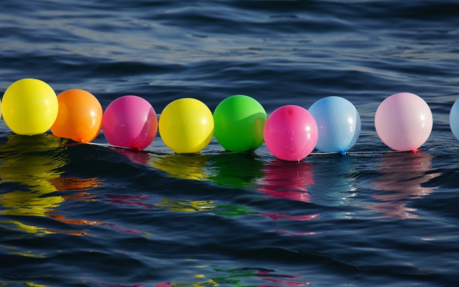 Воздушные шары на воде